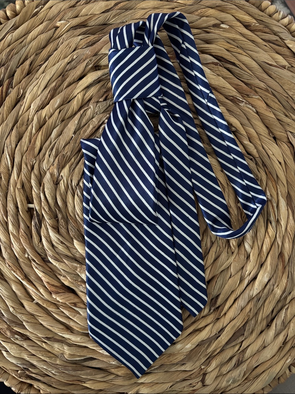Source Unknown Navy and White Diagonal Stripe Men's Tie